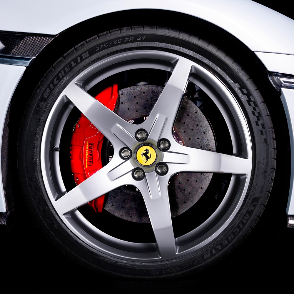 Ferrari Genuine 21 インチ鍛造ホイール